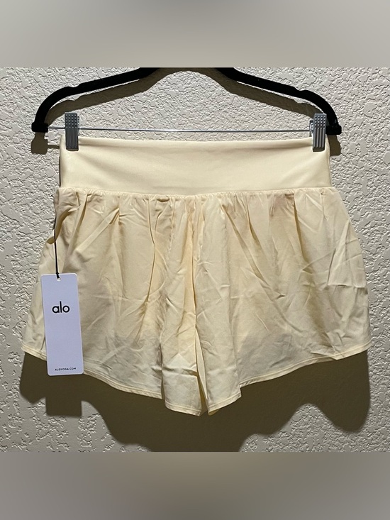 ALO Yoga NWT V-Cute Running Shorts Candlelight Yellow V-Waist Active Skort M - Picture 6 of 10